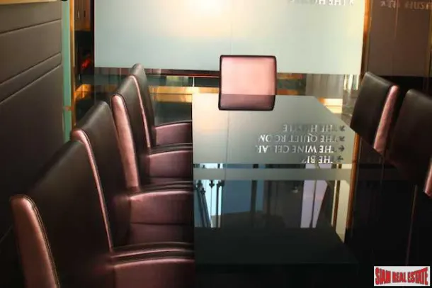 Ivy Ampio Condo - Modern Two Bedroom Condo for Rent on High Floor in Ratchadaphisek 4