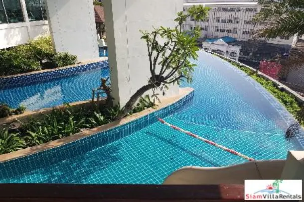 Sky Walk Condo - Centrally Located One Bedroom with City Views for Rent in Phra Khanong 4