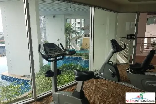 Sky Walk Condo - Centrally Located One Bedroom with City Views for Rent in Phra Khanong 3