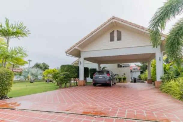 HANA VILLAGE 1: Large pool villa sitting on great sized plot with feature Lake 4