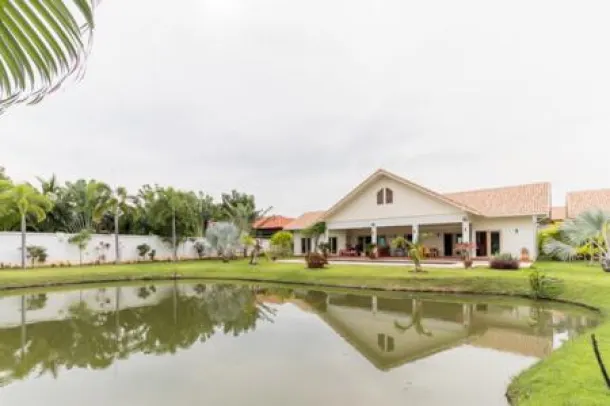 3-bed Villa for sale in South Hua Hin (Soi 88-112) — 3-bedroom villa · South Hua Hin (Soi 88-112)