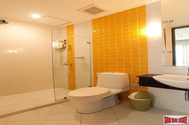 CitiSmart Sukhumvit 18 - Sunny Two Bedroom Condo for Rent in a Central Asok Location 3