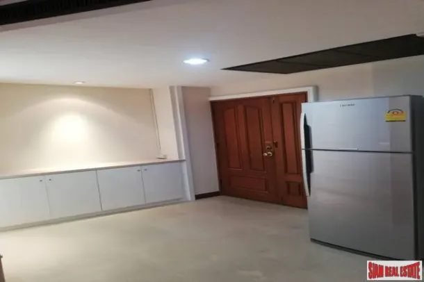 Las Colinas Condo - Two Bedroom Condo for Rent Conveniently Located Near BTS Asoke 4