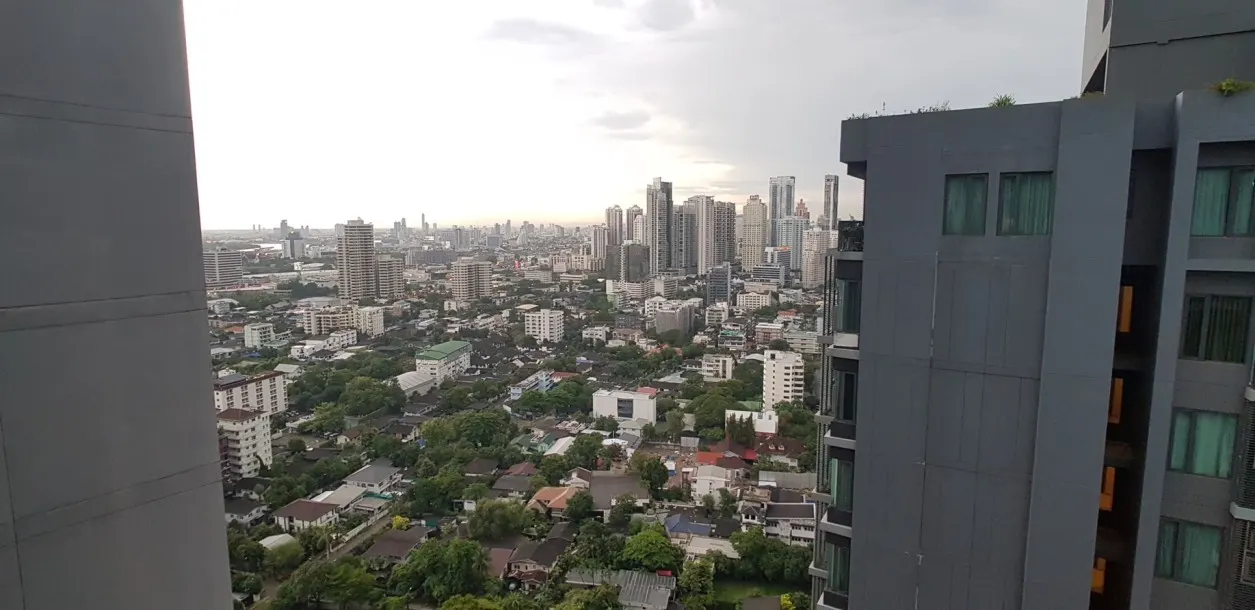 Noble Remix - Lagre Three Bedrooms. Sky bridge to Thonglor BTS. High floor with City View for Rent. 3