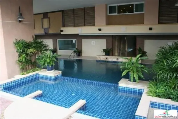 Sukhumvit City Resort - Extra Large One Bedroom Condo with City Views for Rent in Nana 4