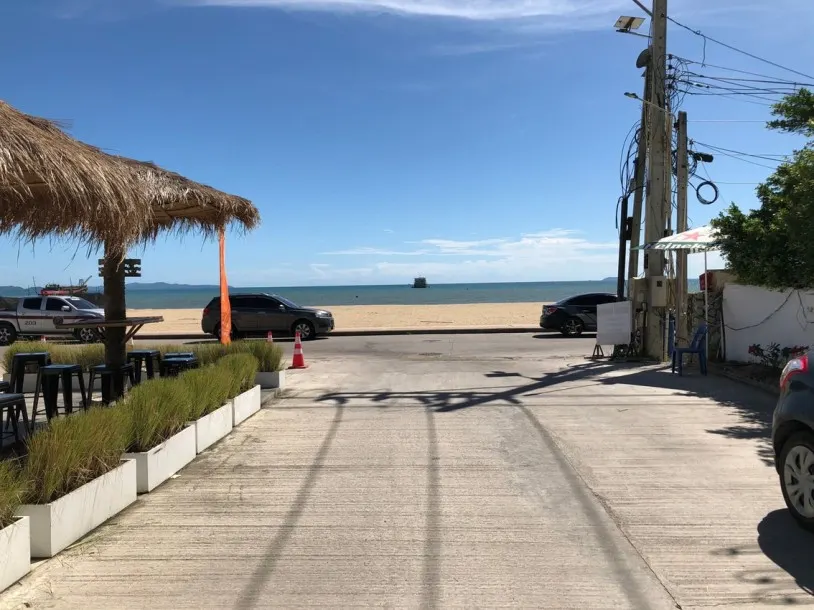Beach Front Jom-Tien 3 storeys building and 3 Rai land for Rent 2