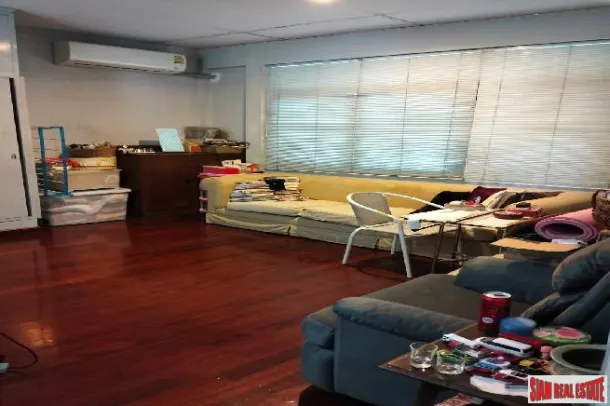 Detached House in Phrom Phong - 2 Bedrooms and 3 Bathrooms, 600 sqm, Pet-Friendly, Prime CBD Location 3