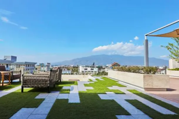 It's a spectacular Japanese designed low rise condominium, located down a tranquil private tree-lined lane near the beautiful Shangri La Hotel. Just to the Sout 2