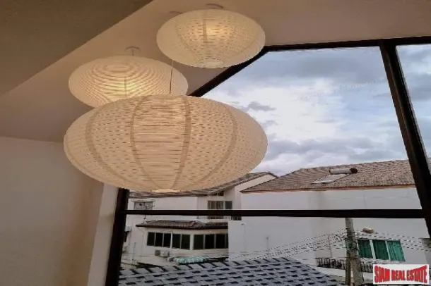 Detached house in Ekkamai - 3 Bedrooms and 2 Bathrooms, 350 sqm., Phra Khanong 3