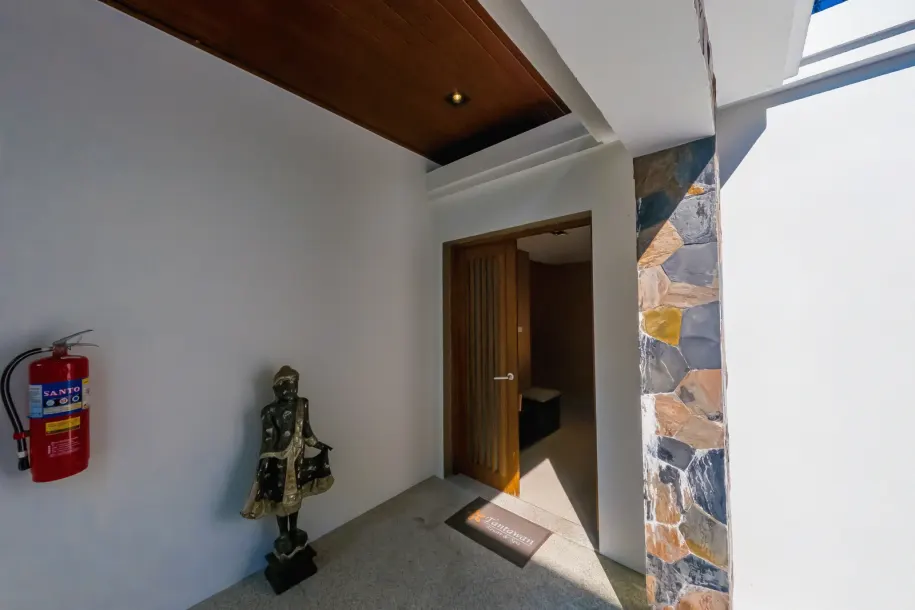 Opulent Three Bedroom Pool Villa in Kamala for Rent with Sea View 3