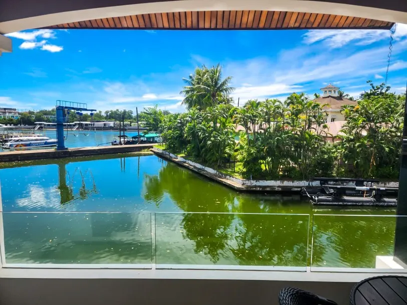 Charming Semi-Detached 3-Bedroom Townhouse with Lagoon Views in Boat Lagoon 4