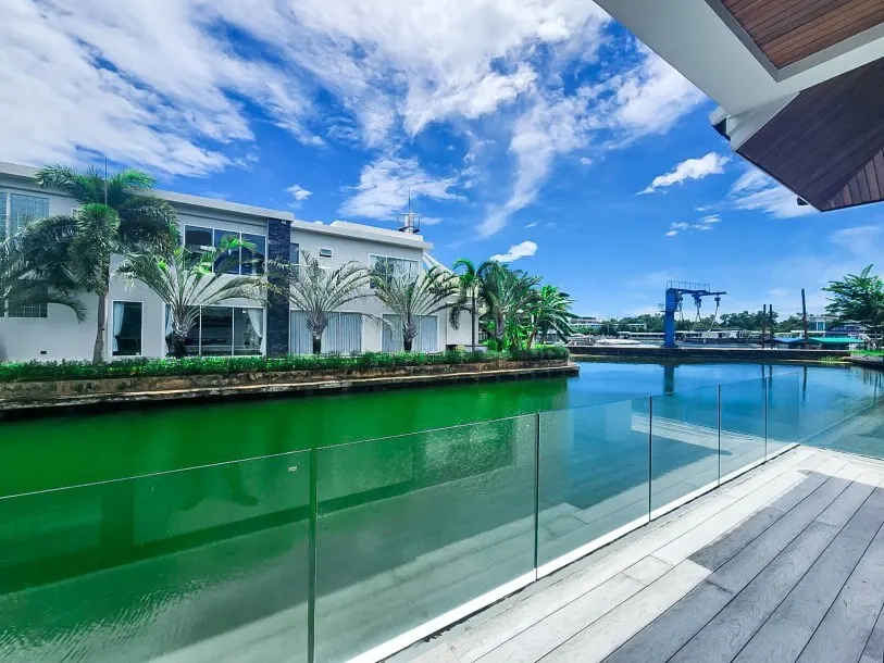Charming Semi-Detached 3-Bedroom Townhouse with Lagoon Views in Boat Lagoon 2