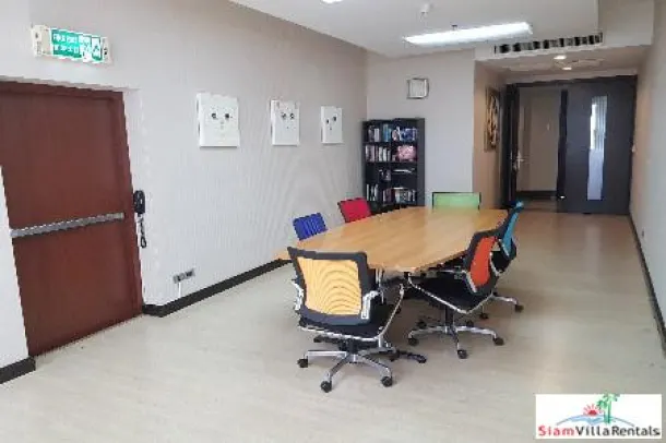 Grand Mercure Bangkok Asoke Residence - Pets friendly Large Two Bedroom Condo for Rent. 4
