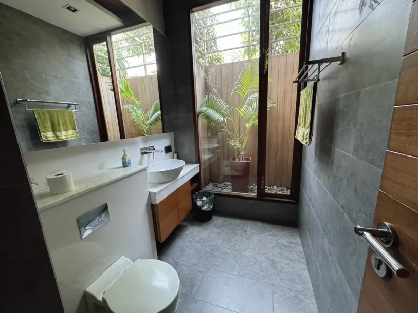 Luxury Five Bedroom Single House with Private Swimming Pool for Sale on Sukhumvit 71 3