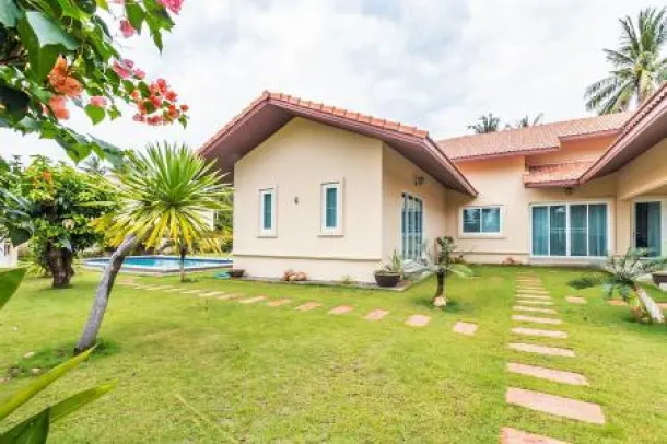 4-bed Villa for sale in South Hua Hin (Soi 88-112) — 4-bedroom villa · South Hua Hin (Soi 88-112)