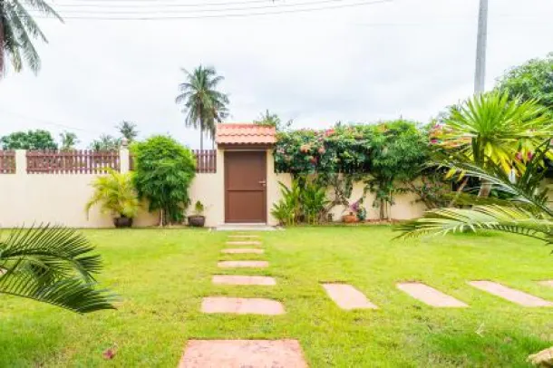 Great Quality 4 Bed Pool Villa near Dolphin Bay Beach 2