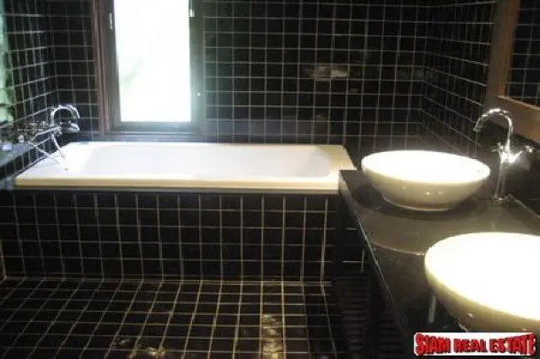 Baan Sukjai - Sukhumvit 40, Three Bedrooms Thai Traditional House with in-house Swimming Pool 2