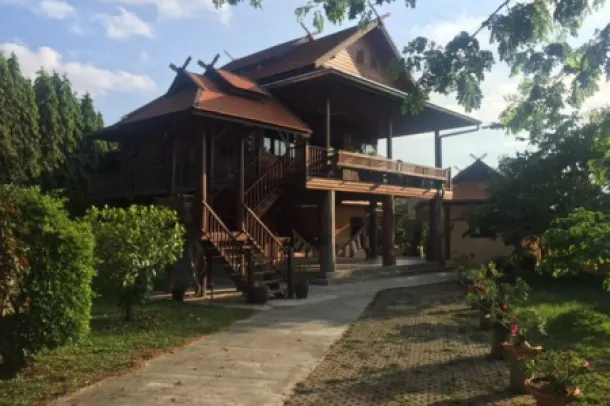 4-bed Villa for sale in South Hua Hin (Soi 88-112) — 4-bedroom villa · South Hua Hin (Soi 88-112)
