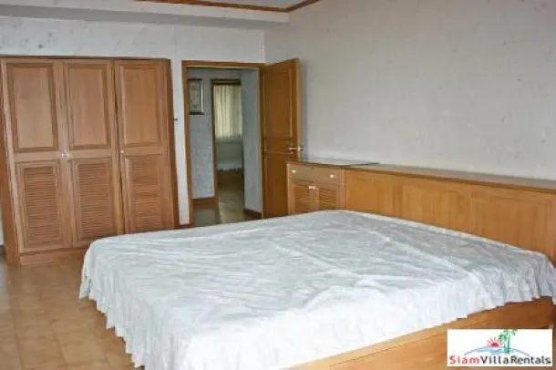 3 bedrooms condominium only few steps from the beach for rent 3