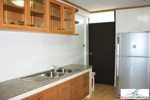 3 bedrooms condominium only few steps from the beach for rent 4