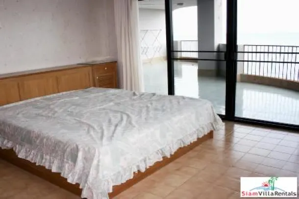 3 bedrooms condominium only few steps from the beach for rent 2