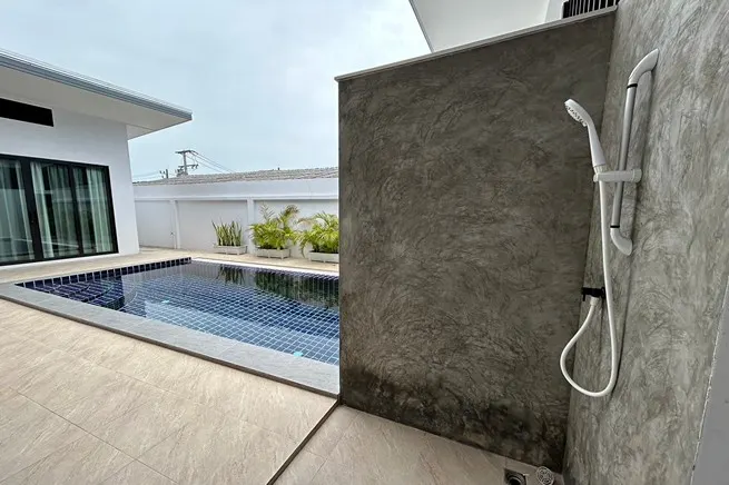 Private Tropical Retreat 3-Bedroom, 3-Bathroom Villa for Rent in Rawai 2