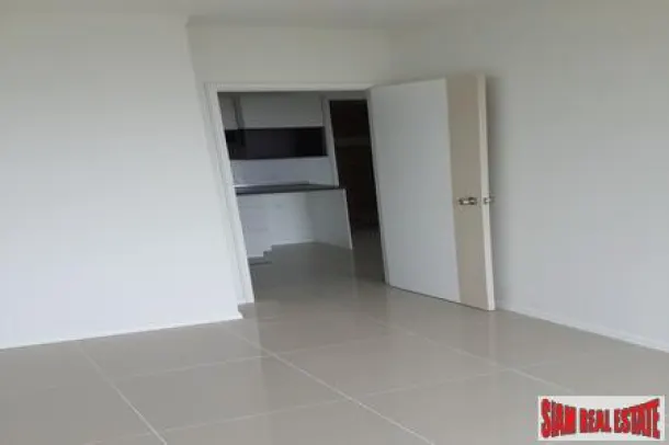 Beachfront 12th Floor 1-Bedroom Apartment in Jomtien 2