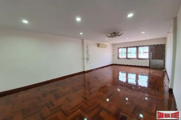 Four Bedroom House Ready for Renovation in Phra Khanong 4