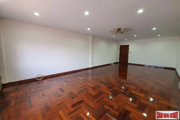 Four Bedroom House Ready for Renovation in Phra Khanong 2