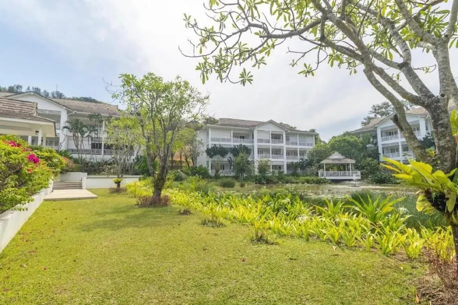 Ocean Breeze - Bright Studio with Pool view for rent in Layan 2