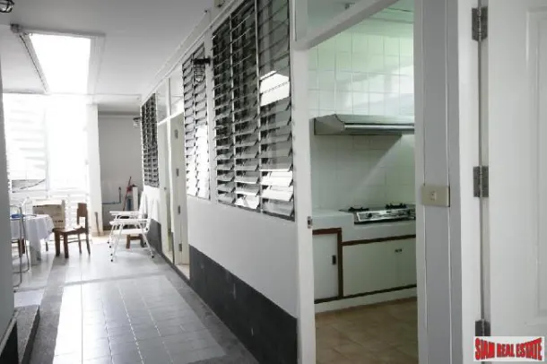 Private House - Spacious 4-Bedroom Home For Rent With Tranquil Atmosphere, Walking Distance to Ekamai BTS Station 2