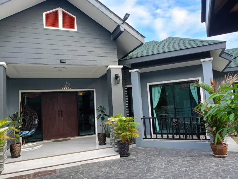 Modern 3-Bedroom Villa with Large Garden in Pasak - Perfect for Families 3