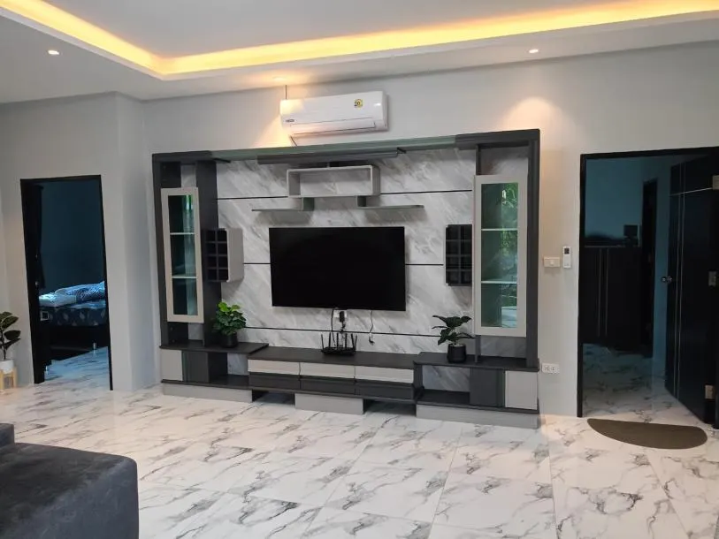 Modern 3-Bedroom Villa with Large Garden in Pasak - Perfect for Families 4