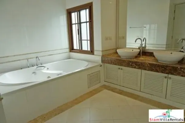 Baan Sansiri - Four bedroom Unfurnished Family Home for Rent in Gated Compound at Ekkamai BTS 3