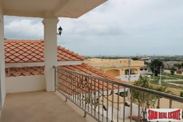 3 bedroom house with panoramic moutain and sea views for sale. 4