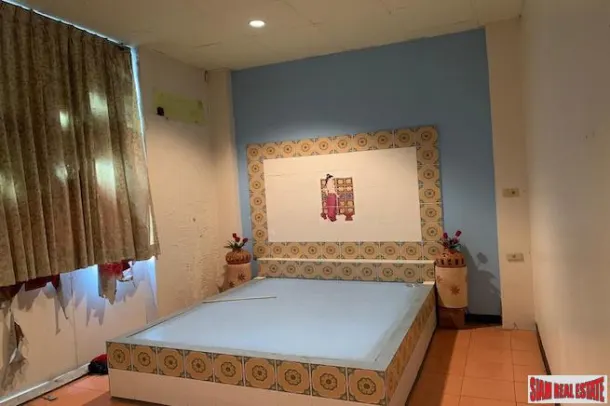 Five Storey Commerical Building for Rent in Sukhumvit 33, only 500m from BTS Phrom Phong 2