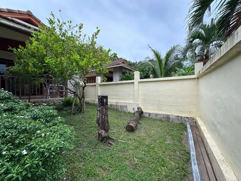 Two Bedroom Villa with a Communal Swimming Pool for Rent nearby Loch Palm 2