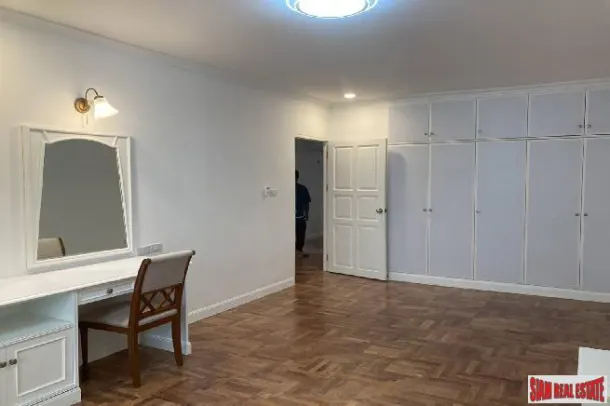 Pets friendly builing with Lagre 270 sqm. and 3 Bedrooms, 3 Bathrooms for rental in Asoke area.Bangkok. 2
