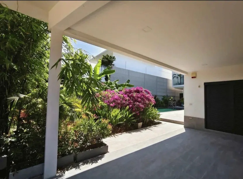 Contemporary 3-Bedroom Saltwater Pool Villa near Yanui Beach 4