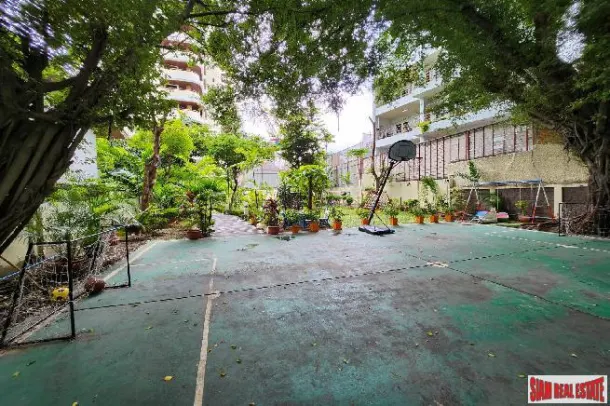 D.H. Grand Tower - Spacious 3-Bedroom Condo with Stunning Views, Prime CBD Location 4