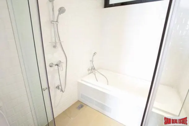 Service Apartment - Two Bedroom Pet Friendly Apartment for Rent with Shuttle Service to BTS Ekkamai 4