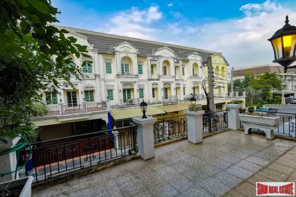 4-bed Townhouse for rent in Bangchak — 4-bedroom townhouse · Bangchak