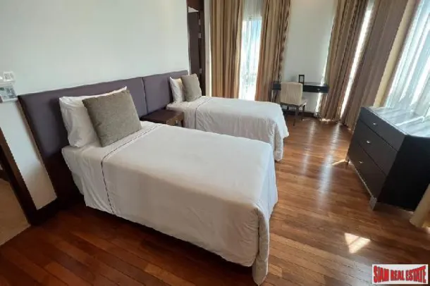 Royal Residence Park - Amazing 3 Bed Condo for Rent in Phloen Chit 2