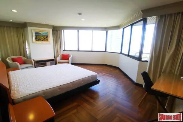 Lake Avenue - City &amp; River Views from this Spacious Two Bedroom Condo for Rent in Asok 2
