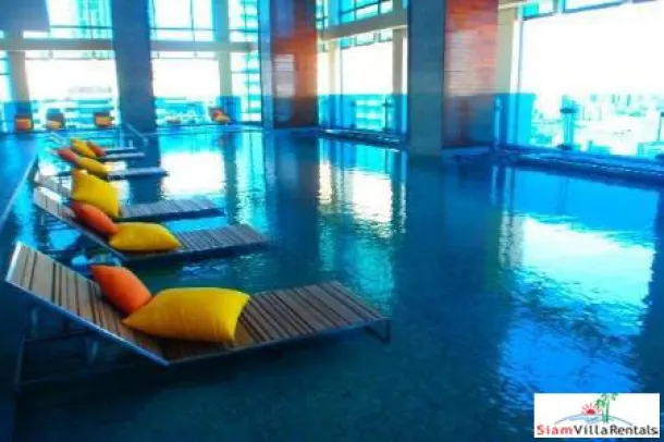 Maneeya Residential - Two Bedroom Condo with City Views and Convenient Location in Lumphini 4