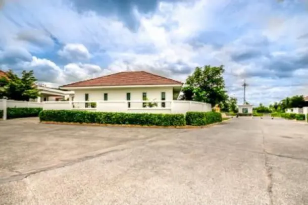 WHITESTONE VILLAS : Luxury Modern 3 Bed Pool Villa 4