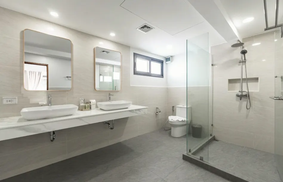 Contemporary 5-Bedroom Luxury Villa with Golf Course &amp; Mountain Panoramas 4