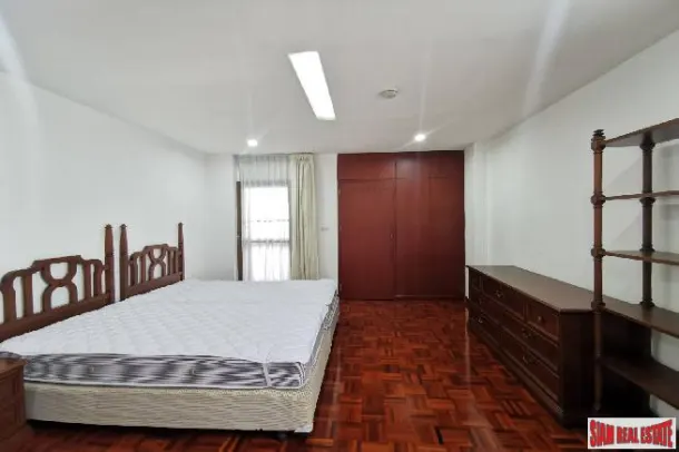 Spacious 3 Bedrooms and 3 Bathrooms Condominium for Rent in Phrom Phong Area of Bangkok 2
