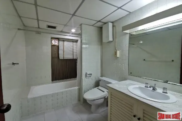 Spacious 3 Bedrooms and 3 Bathrooms Condominium for Rent in Phrom Phong Area of Bangkok 3