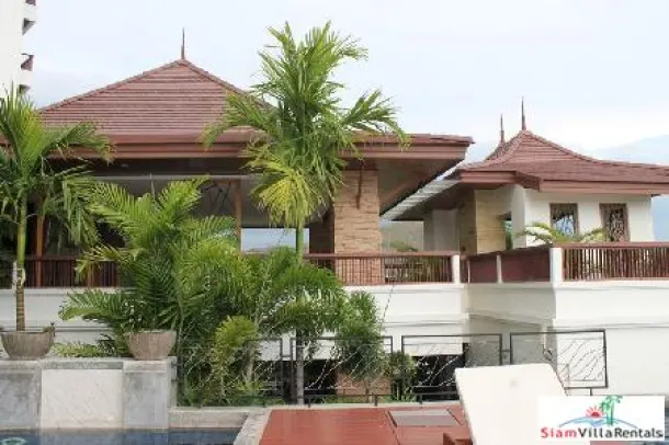 Luxurious Condominium in the Centre of Hua Hins Golfing District. 2